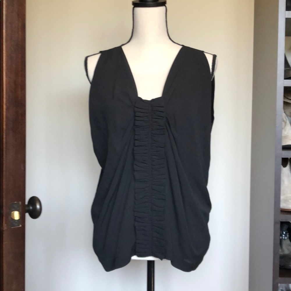 V neck sleeveless black crêpe top